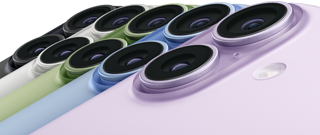 iPhone 17, sedd bakifrån, Fusion-dubbelkamerasystem, alla fem färger överlappar varandra: svart, vit, salvia, disblå och lavendel