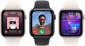 Tre Apple Watch SE 3-enheter ved siden av hverandre. Én viser Musikk-appen, én viser et innkommende anrop og den siste viser meldinger i iMessage