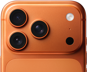 iPhone 17 Pro, i kosmisk oransje, sett delvis fra baksiden, Pro-kamerasystem øverst til venstre, tre objektiver, mikrofon, blits