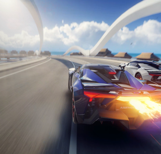 Et stillbilde fra et videospill som viser en bil i høy hastighet på en svingete vei.