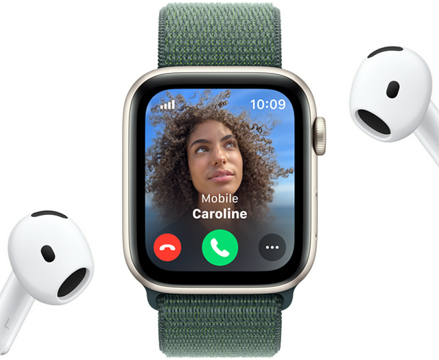 Innkommende anrop på en Apple Watch SE ved siden av et par AirPods