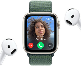 Ett inkommande samtal på en Apple Watch SE med ett par AirPods bredvid