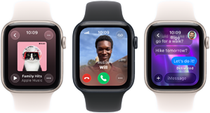 Kolme Apple Watch SE 3 ‑laitetta vierekkäin, yhdessä näkyy Musiikki‑appi, yhdessä saapuva puhelu ja yhdessä iMessage-keskustelu