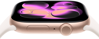 Apple Watch Series 11 med urkasse av aluminium i rosegull og Sport Band i svak rosa viser Responsive Art-urskiven på skjermen. På høyre side vises Digital Crown, mikrofonen og sideknappen.