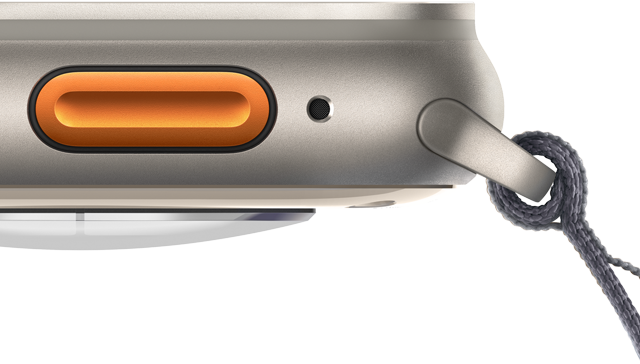 Apple Watch Ultra 2 vises med knappen Handling i orange og en robust urkasse i titanium
