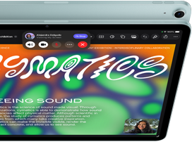 iPad Air, värinä sininen, ylhäältä päin, näytöllä Keynote-appi näytönjako-ominaisuudessa FaceTime-videopuhelun aikana, taustapuoli, 12 Mpix laajakulmatakakamera, äänenvoimakkuuden lisäyspainike, äänenvoimakkuuden vähennyspainike