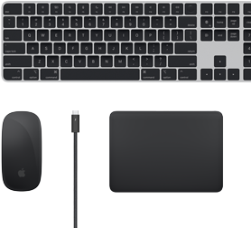 Mac-tilbehør set oppefra: Magic Keyboard, Magic Mouse, Magic Trackpad, og Thunderbolt-kabler.
