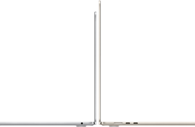 Fyra stängda MacBook Air visar de finishar som finns: midnatt, stjärnglans, rymdgrått och silver